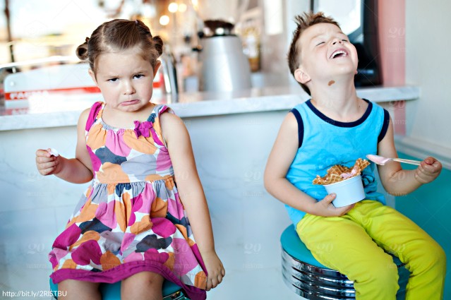 little-girl-very-upset-about-brother-stealing-her-ice-cream_t20_o1zv14.comp