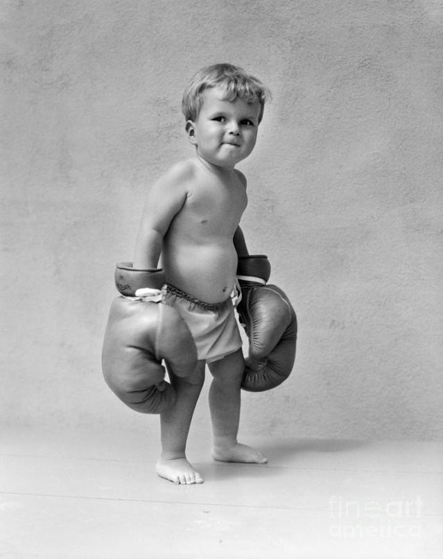 toddler-with-boxing-gloves-1930s