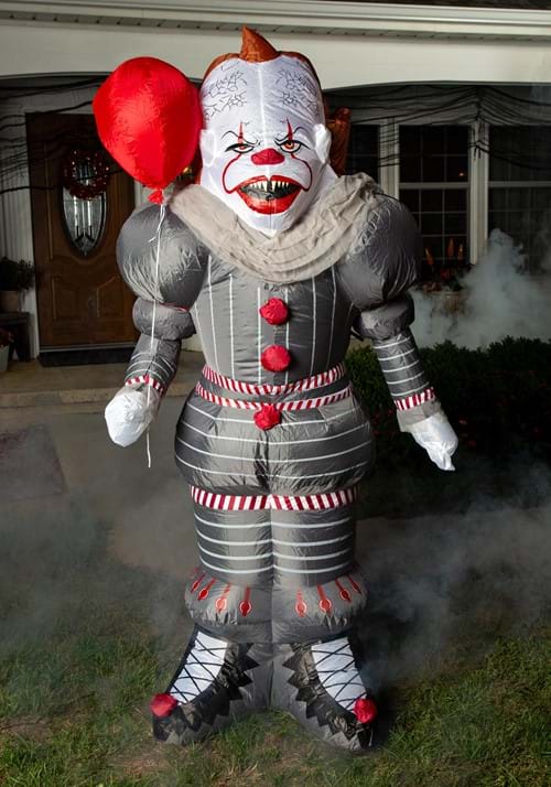 inflatable scary Pennywise clown
